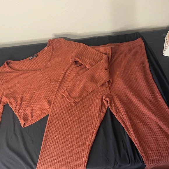 SHEIN Rust Ribbed Knit Set - Picture 2 of 2